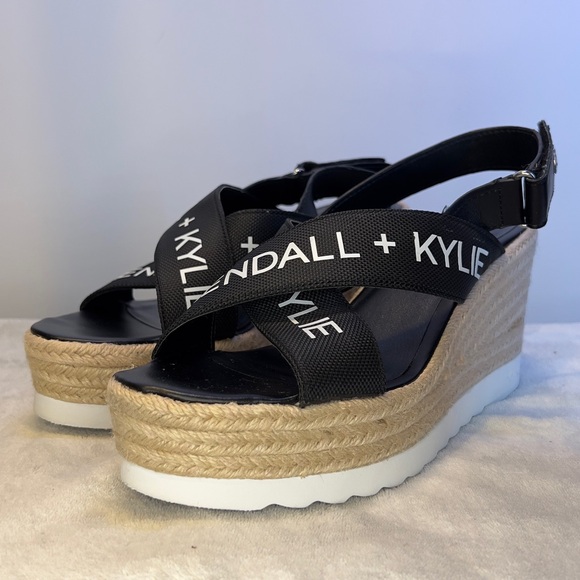 Kendall + Kylie wedge platform sandals. - Picture 2 of 8